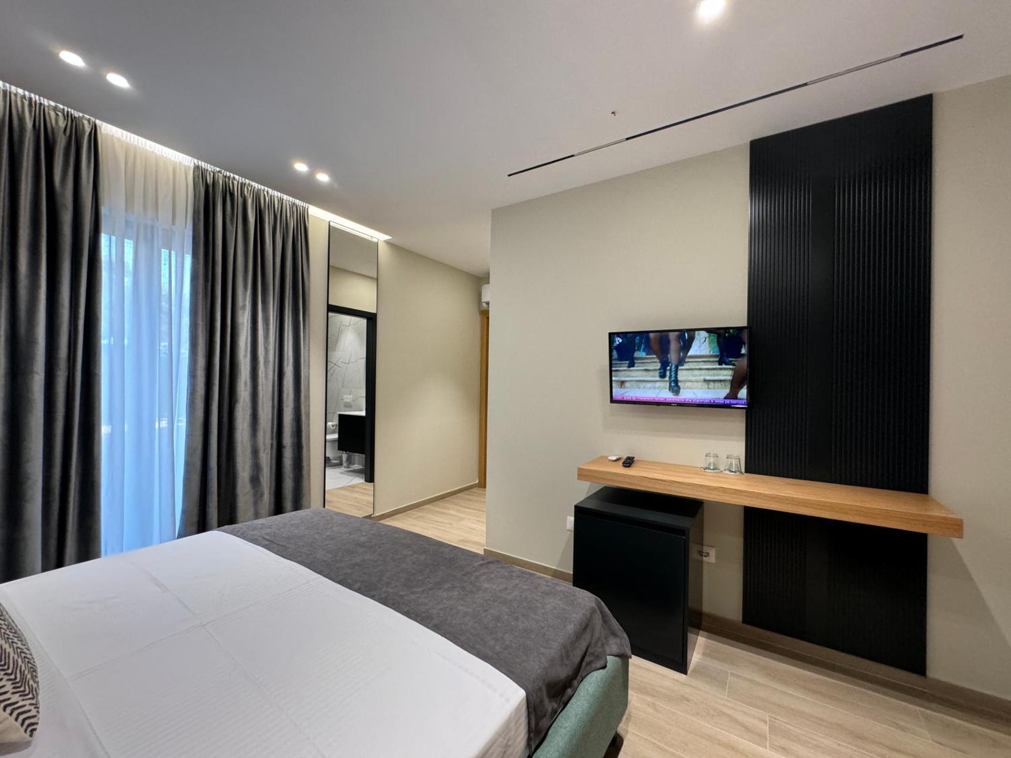 Twins Hotel Vlore Exterior photo